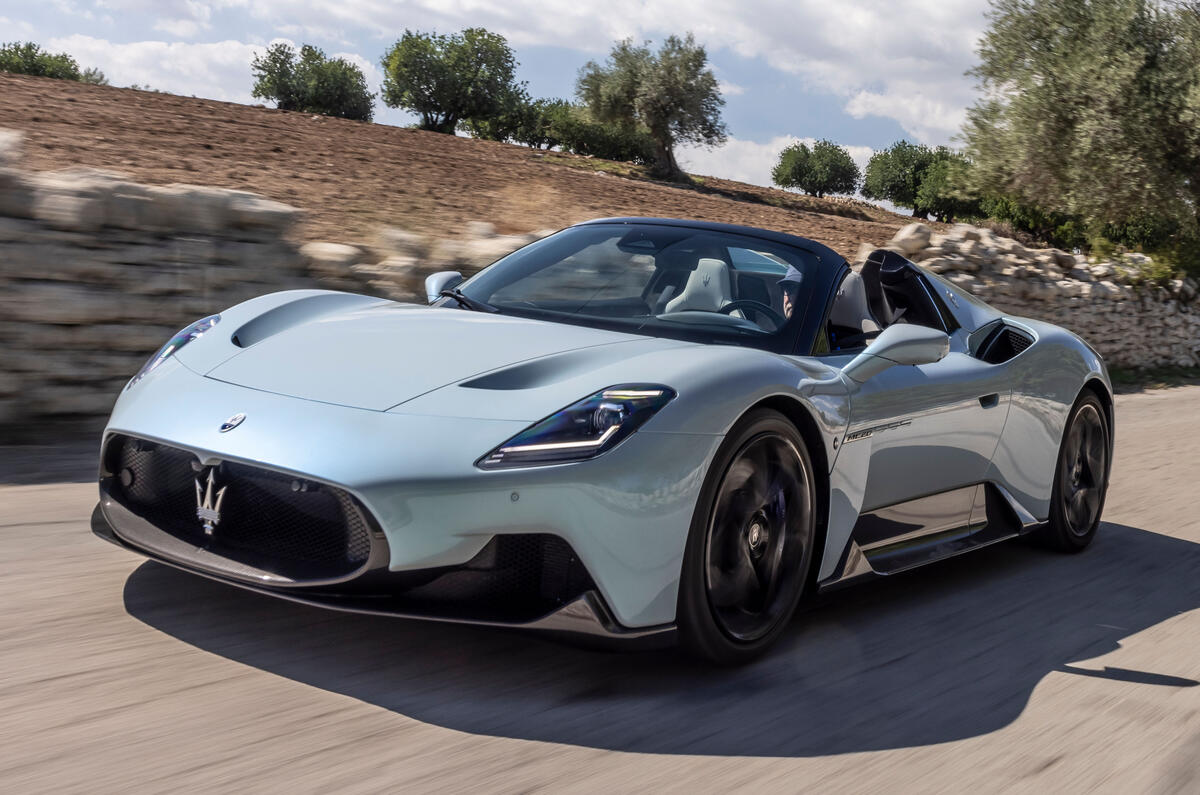 maserati  mc20 cielo driving front side 2