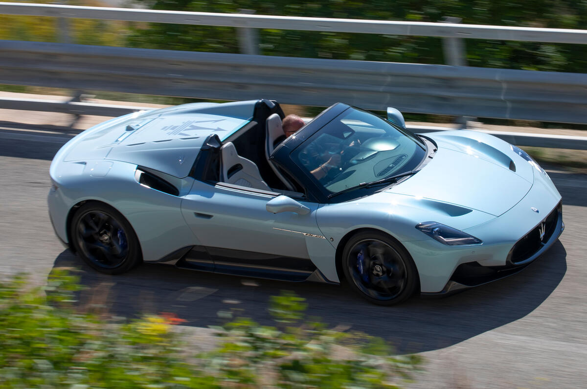 maserati  mc20 cielo driving top