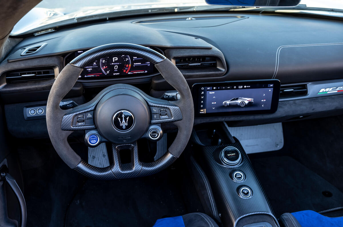 maserati  mc20 cielo interior wheel