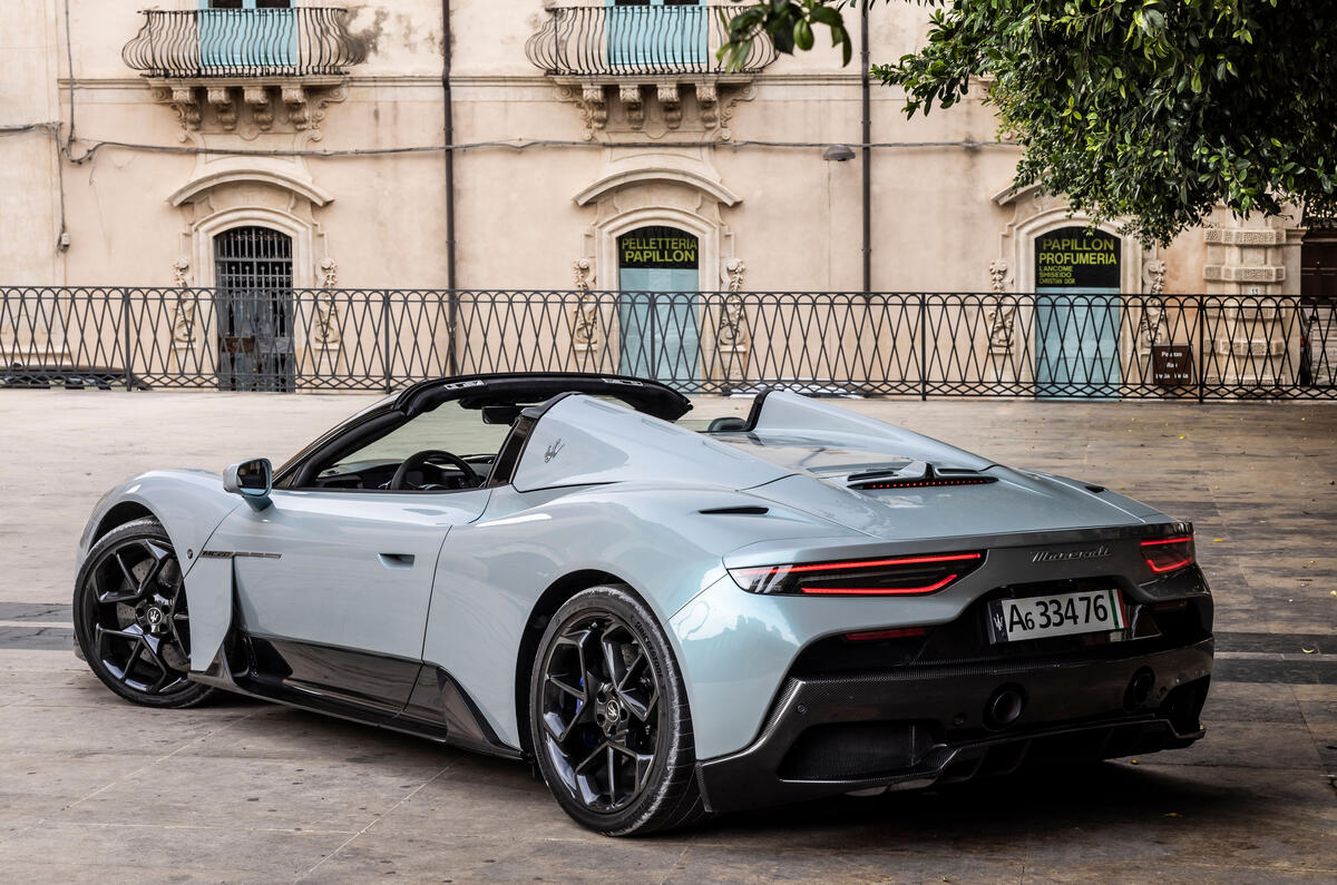 maserati  mc20 cielo static rear