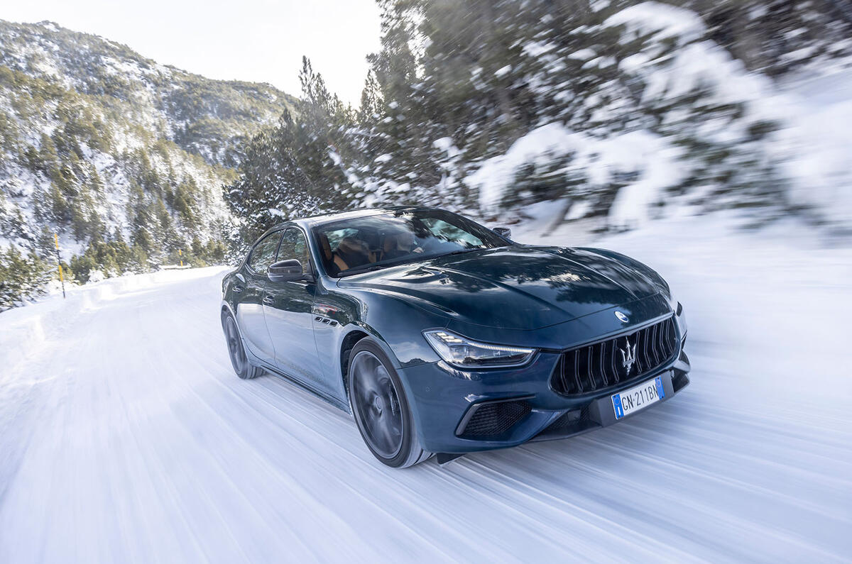`maserati Ghibli 334 Ultima  eview 2023 21 tracking on snow `maserati Ghibli 334 Ultima  eview 2023 21 tracking on snow