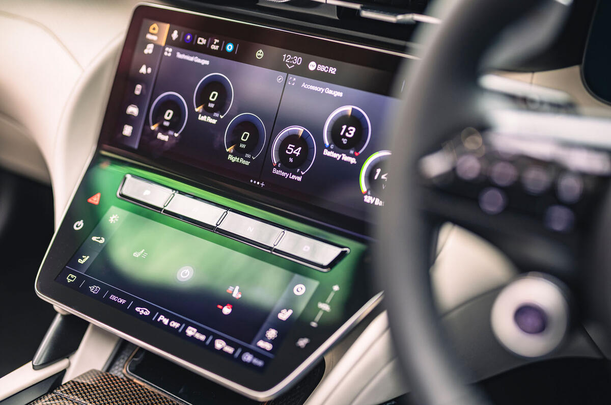 Maserati grancabrio folgore 2025 Review energy screen 019 Maserati grancabrio folgore 2025 Review energy screen 019