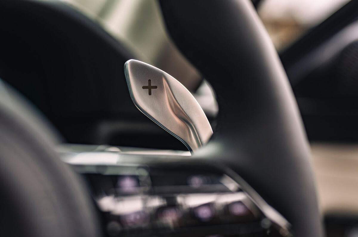 Maserati grancabrio folgore 2025 Review paddle 024 Maserati grancabrio folgore 2025 Review paddle 024