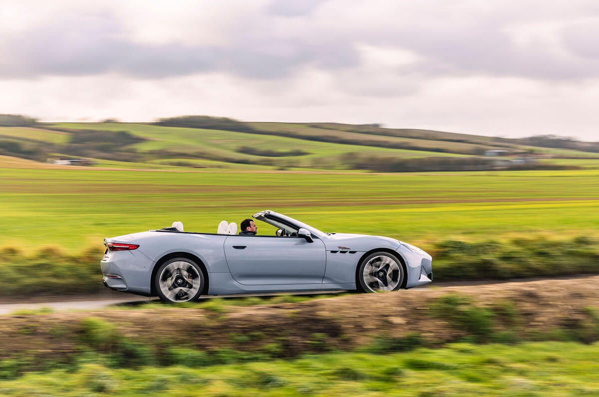 Maserati grancabrio folgore 2025 Review pan 011 Maserati grancabrio folgore 2025 Review pan 011