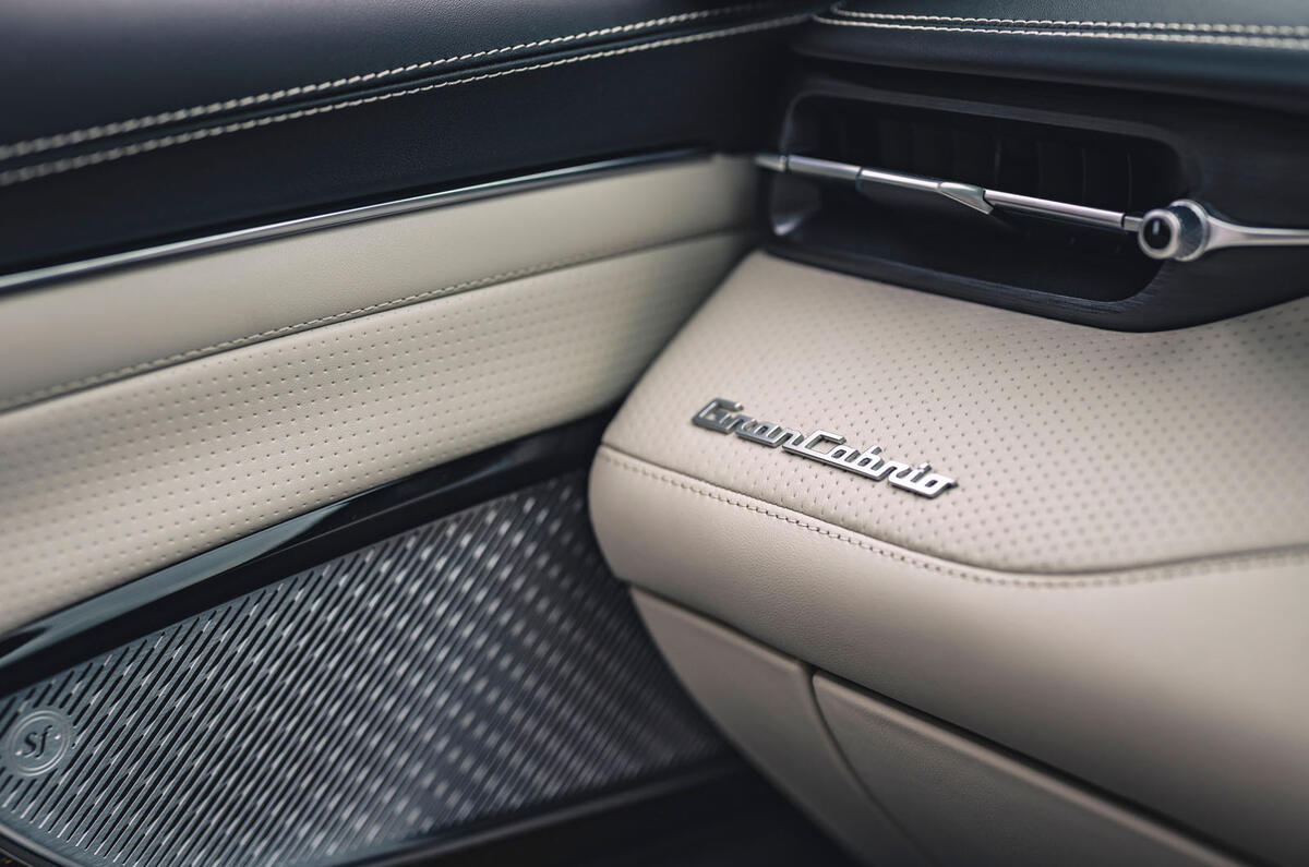 Maserati grancabrio folgore 2025 Review trim detail 023 Maserati grancabrio folgore 2025 Review trim detail 023