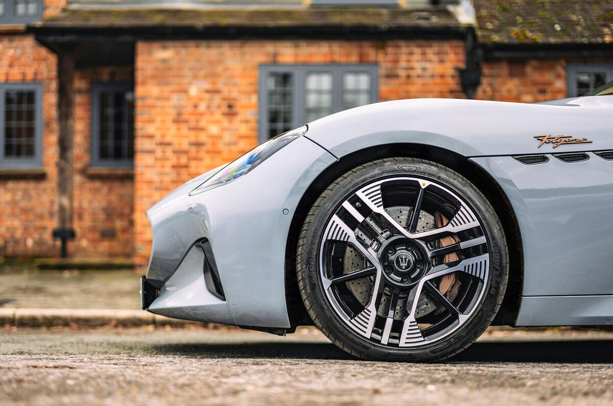 Maserati grancabrio folgore 2025 Review wheel 033 Maserati grancabrio folgore 2025 Review wheel 033