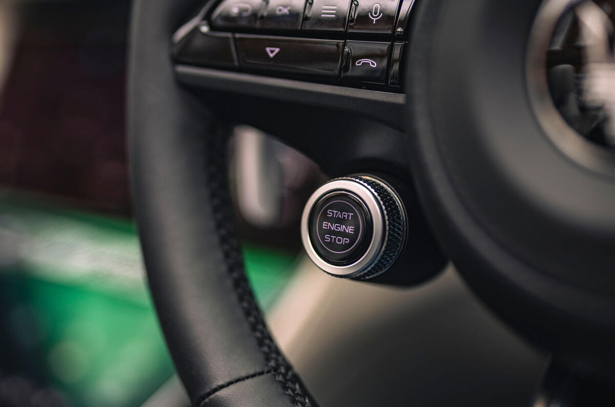 Maserati grancabrio folgore 2025 Review wheel switches 020 Maserati grancabrio folgore 2025 Review wheel switches 020