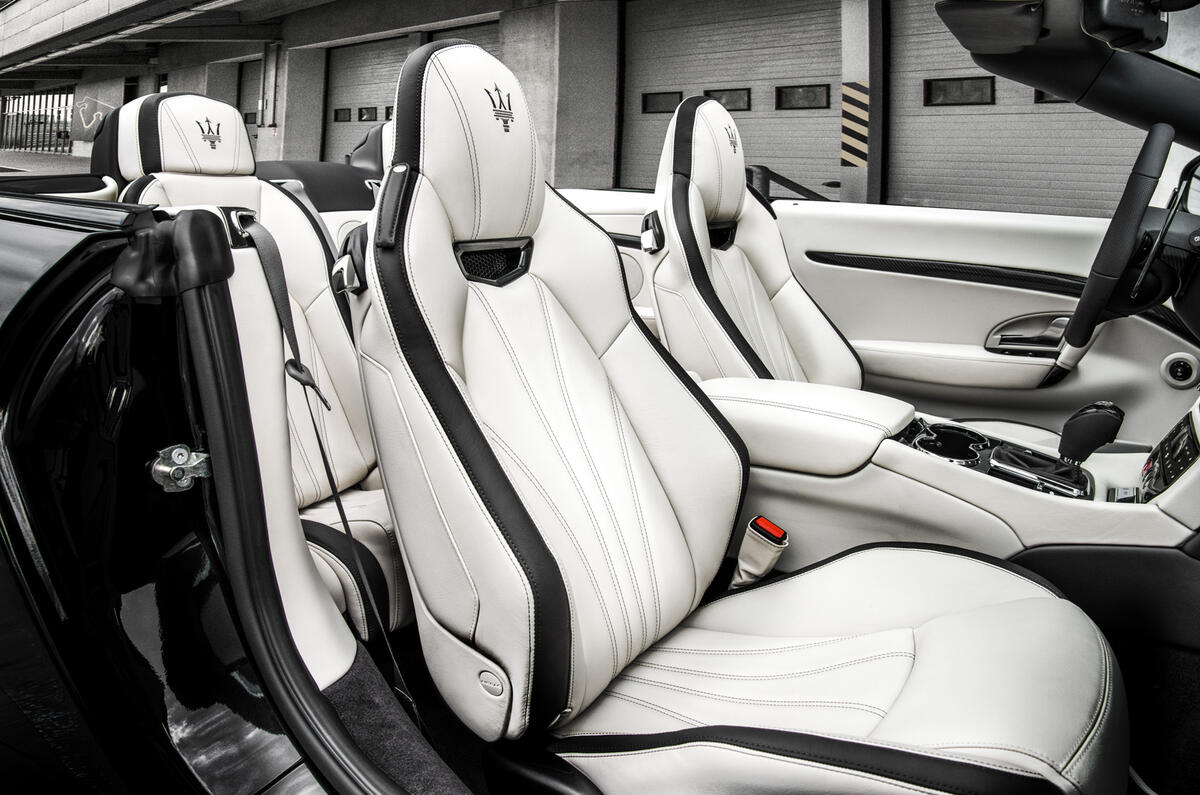 Maserati GranCabrio interior