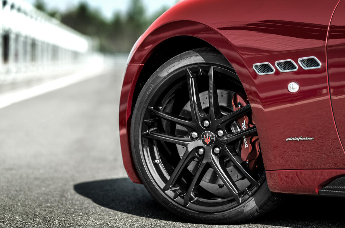 Maserati GranTurismo front end
