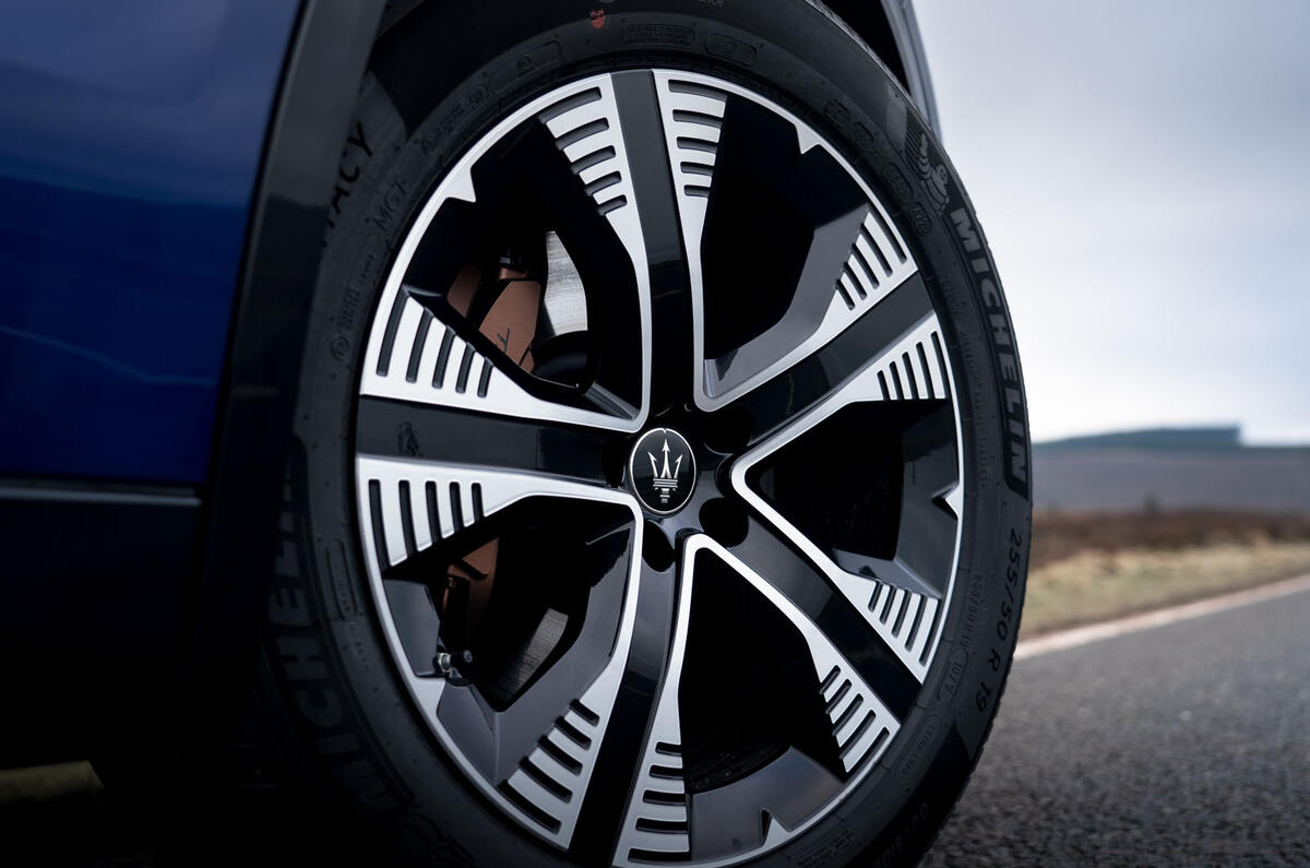 Maserati Grecale Folgore 2025 Review wheel 931