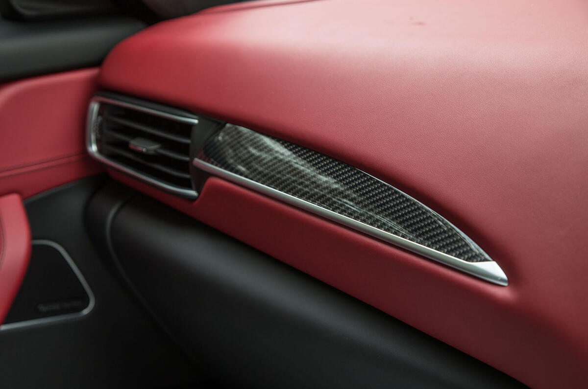 Maserati Levante carbonfibre inlays