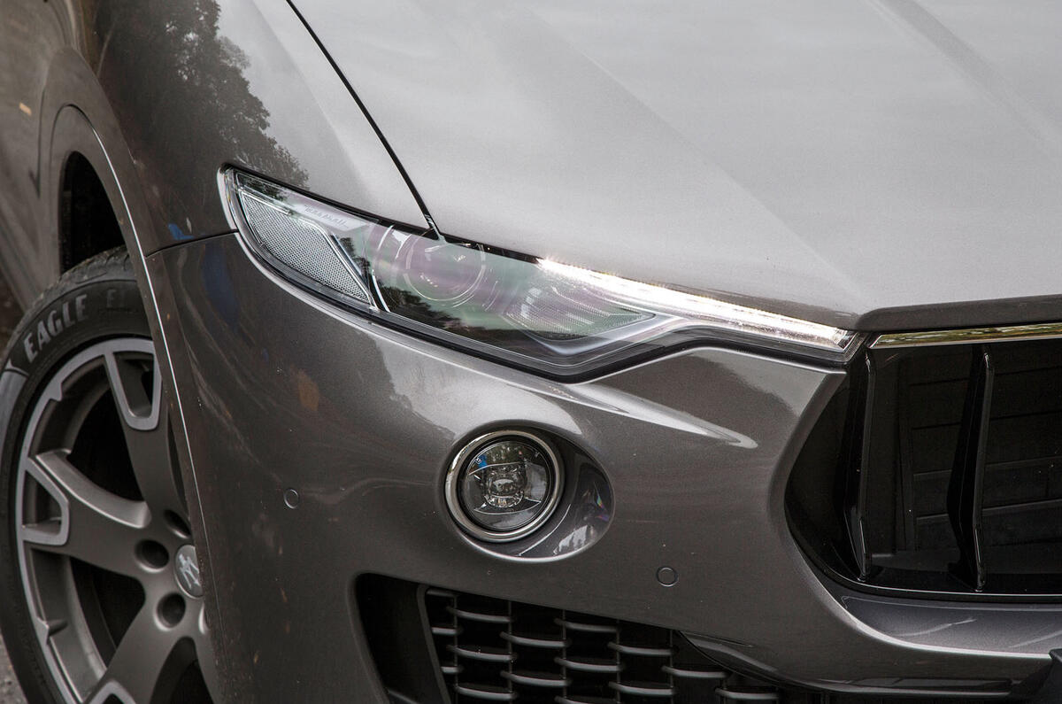 Maserati Levante xenon headlights