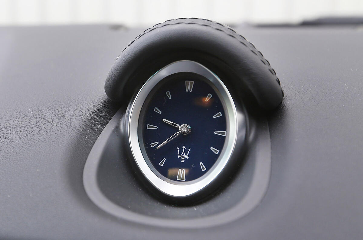 Maserati Ghibli centre clock