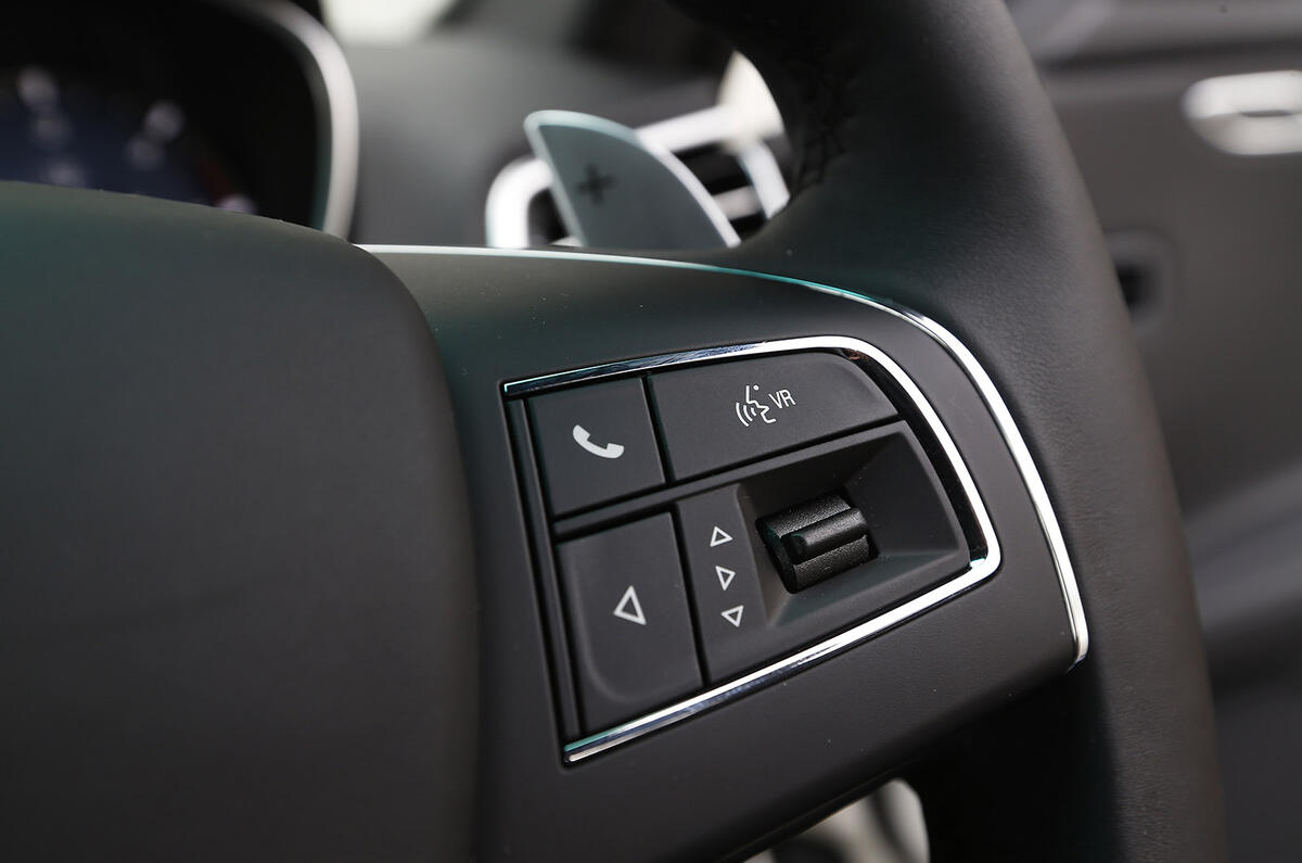 Maserati Ghibli steering wheel controls