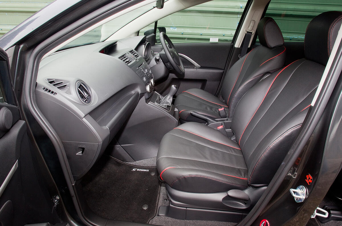 Fine driving position and layout Mazda 5 front seats
