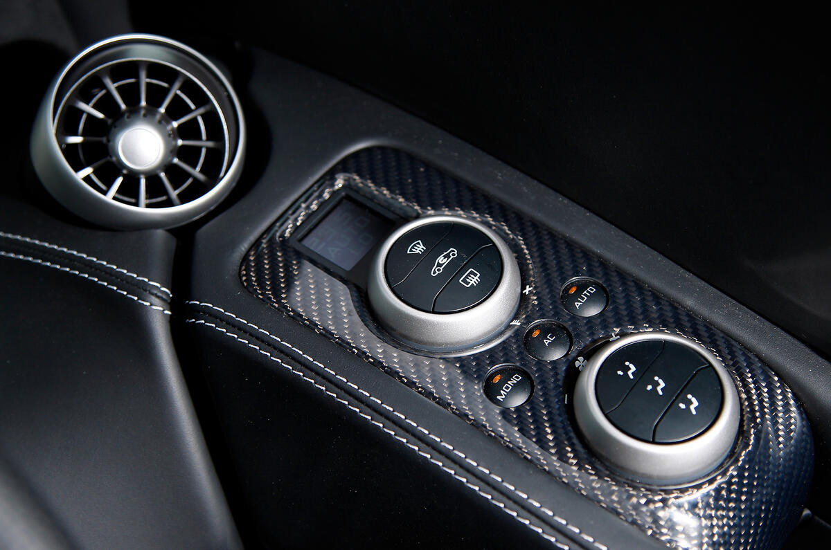 McLaren 12C Spider climate control