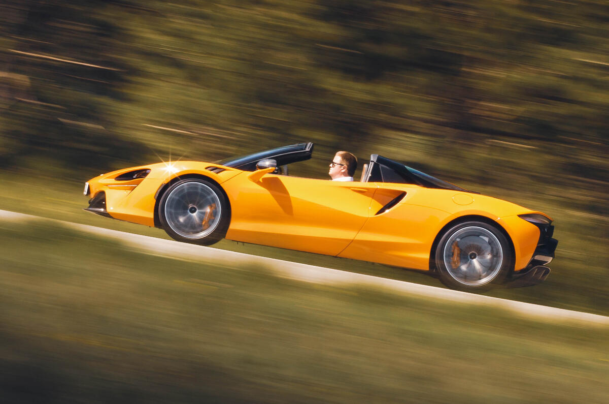 mclaren artura spider review 2024 03