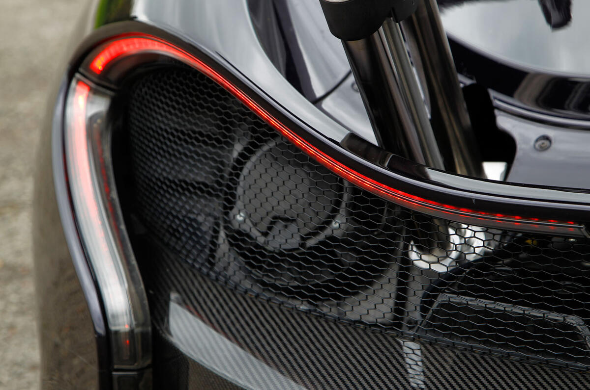 McLaren P1 rear end vents