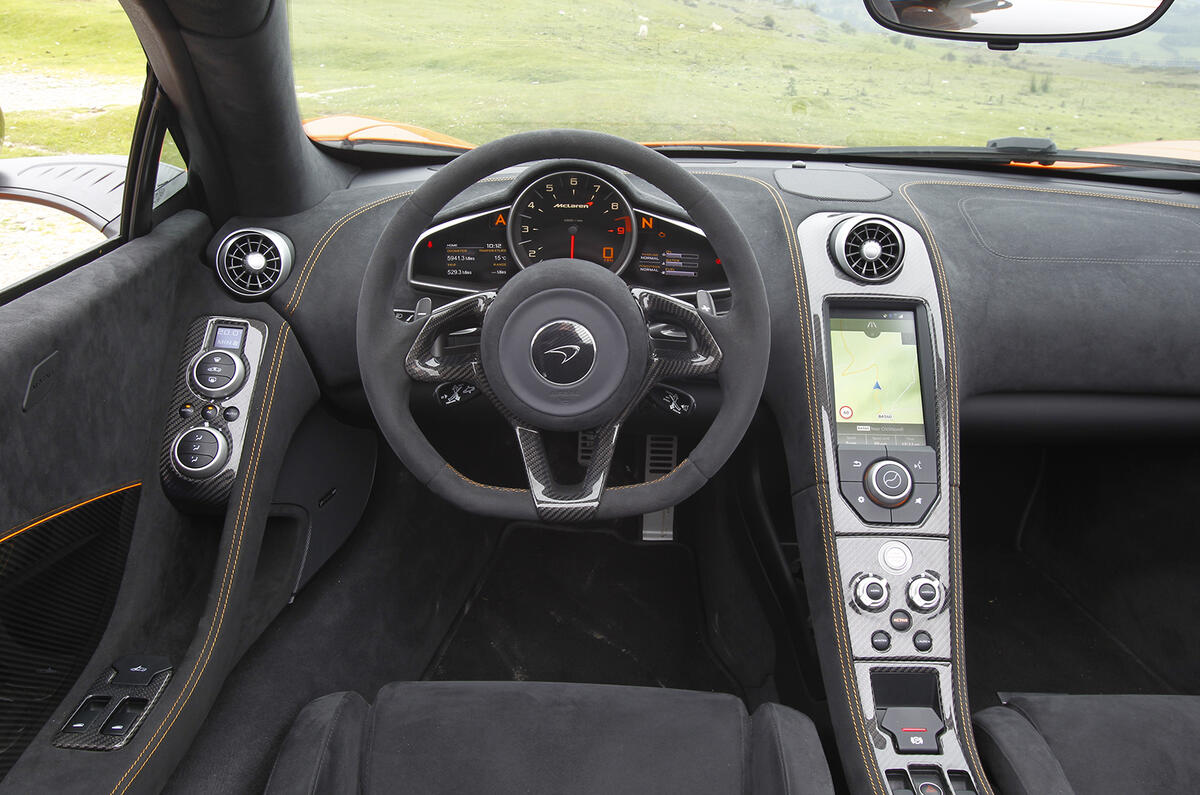 Supercar shootout - Ferrari 458 Speciale versus McLaren 650S