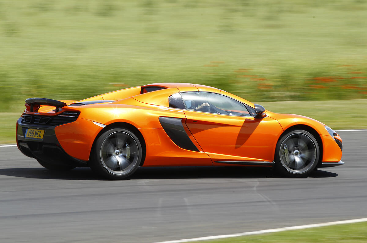 Supercar shootout - Ferrari 458 Speciale versus McLaren 650S