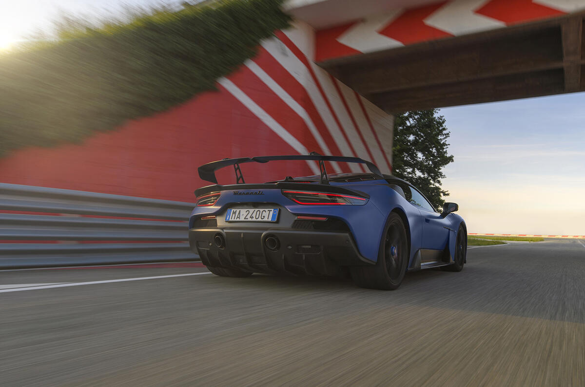 Medium 24526 maserati gt2 stradale 03