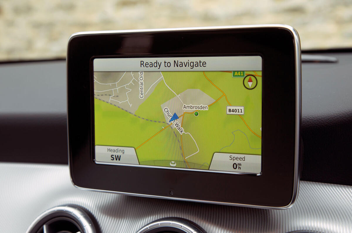 A closer look at Mercedes-Benz basic infotainment system