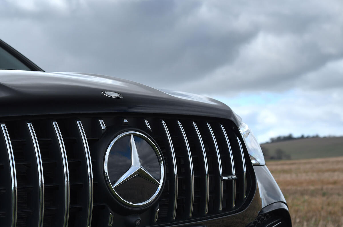 Merc GLE 53 AMG Turbo Hybrid 2025 Review grille badge 8199