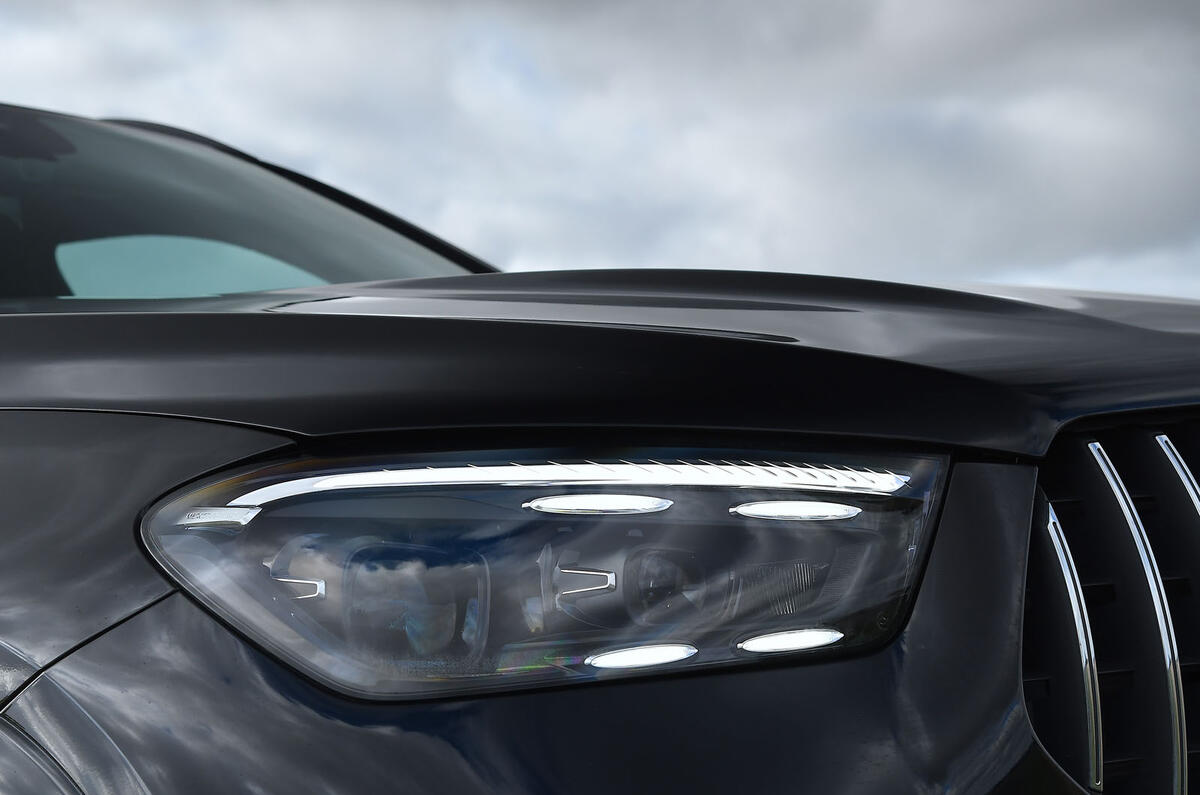 Merc GLE 53 AMG Turbo Hybrid 2025 Review headlight 8200
