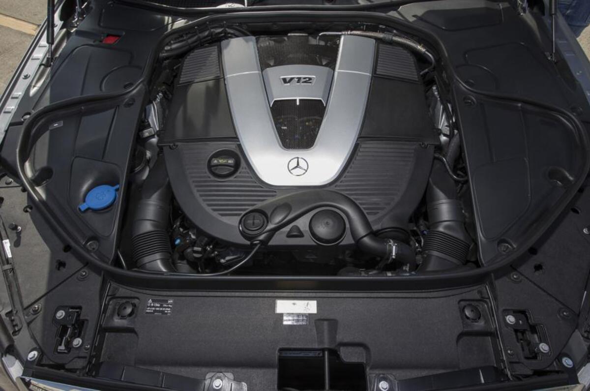 Mercedes-Maybach S 600 V12 engine