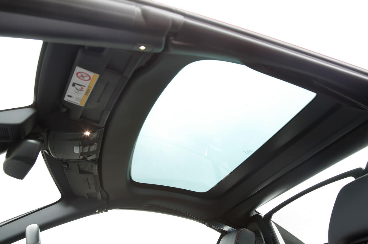 Mercedes-AMG SLC 43 sunroof