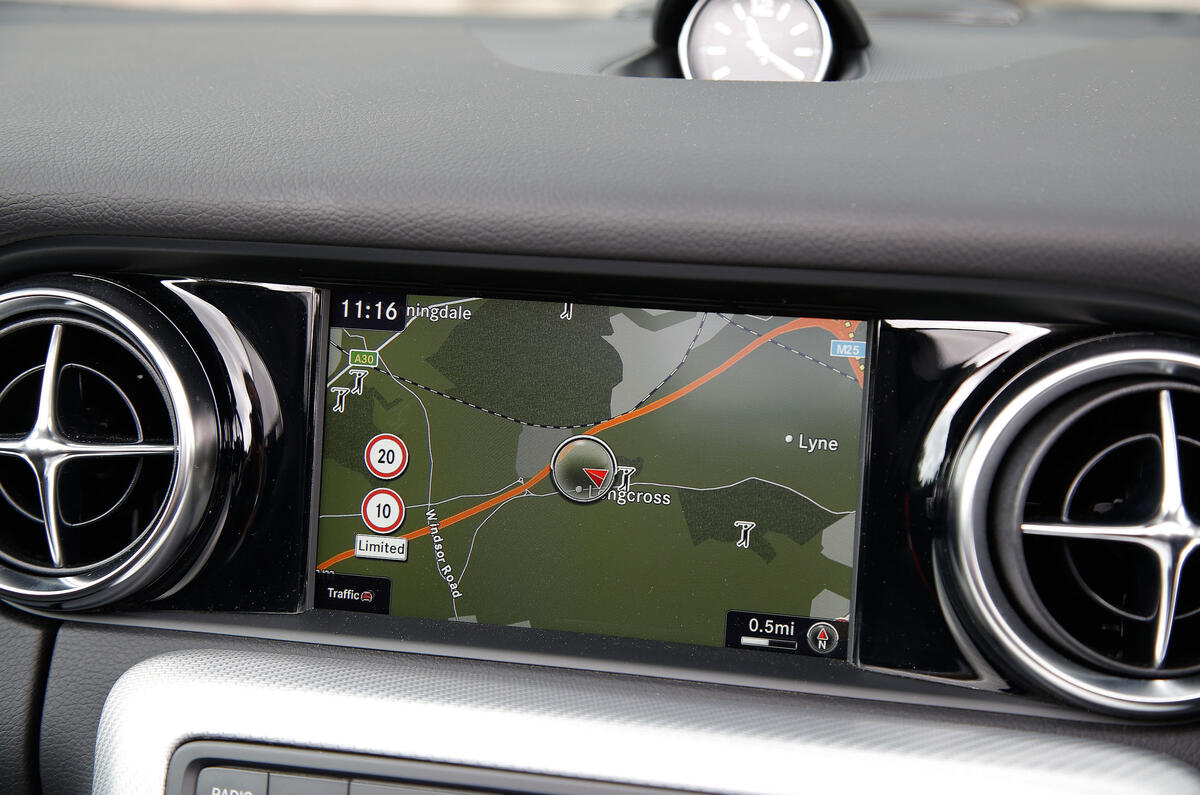 Mercedes-AMG SLC 43 infotainment