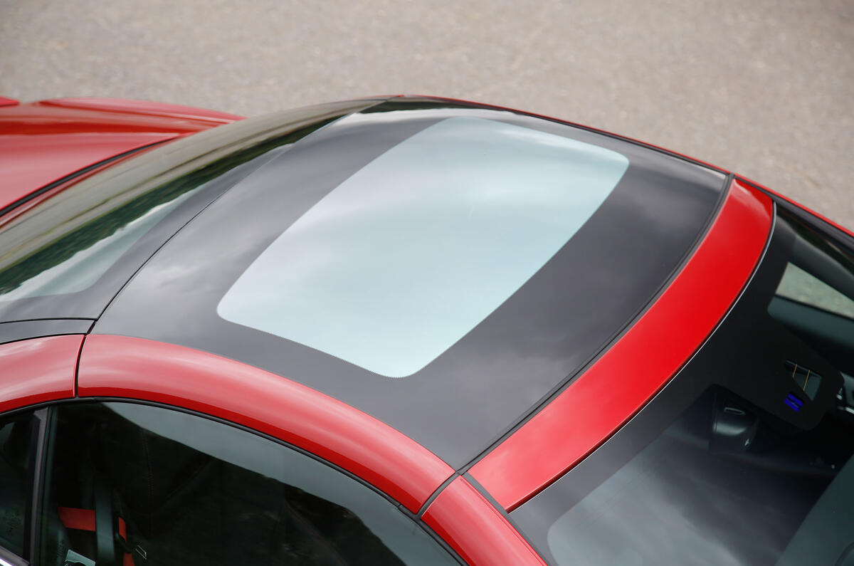 Mercedes-AMG SLC 43 roof