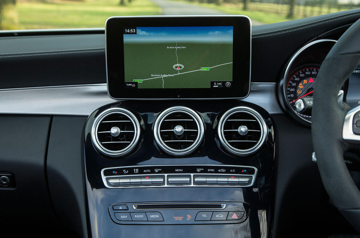 Mercedes-AMG C 63 Cabriolet infotainment system
