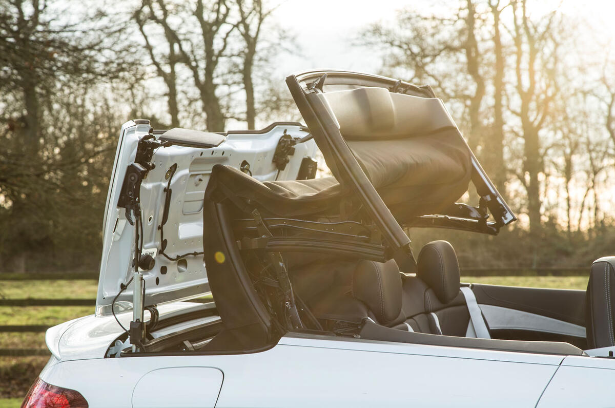 Mercedes-AMG C 63 Cabriolet folding roof