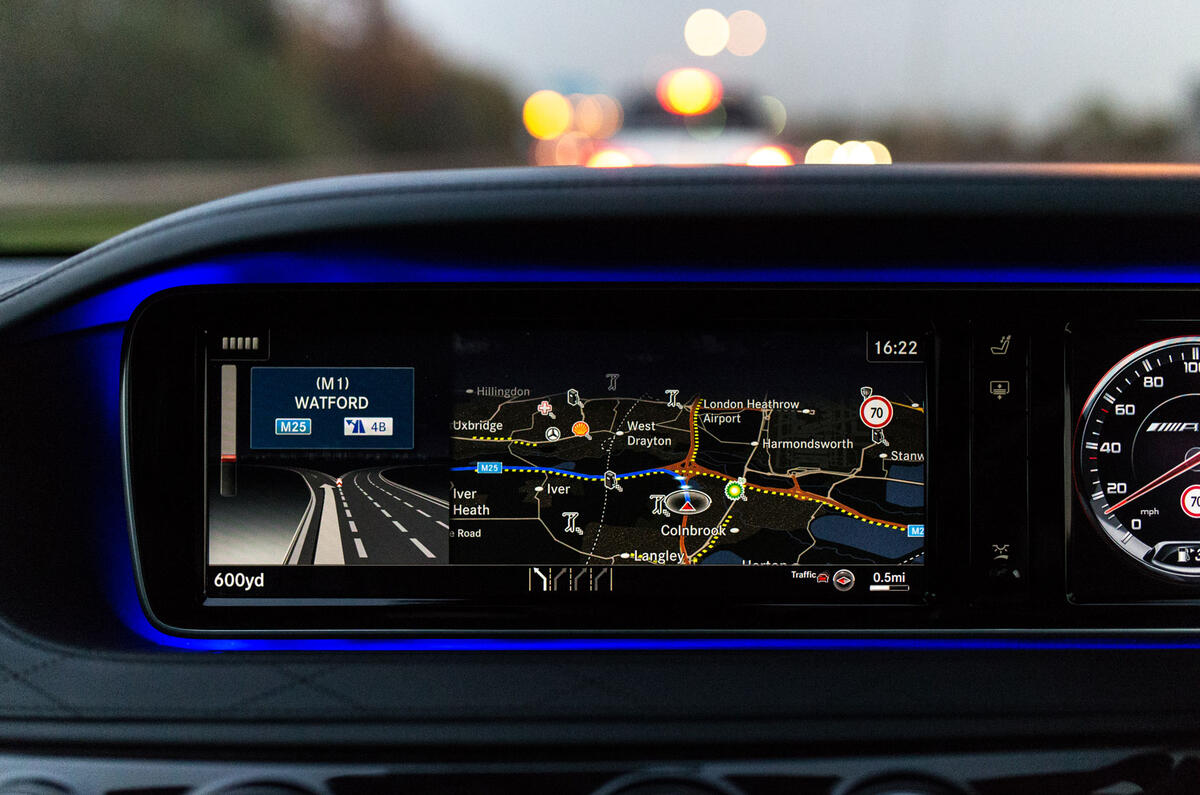 Mercedes-AMG S 63 Comand infotainment system