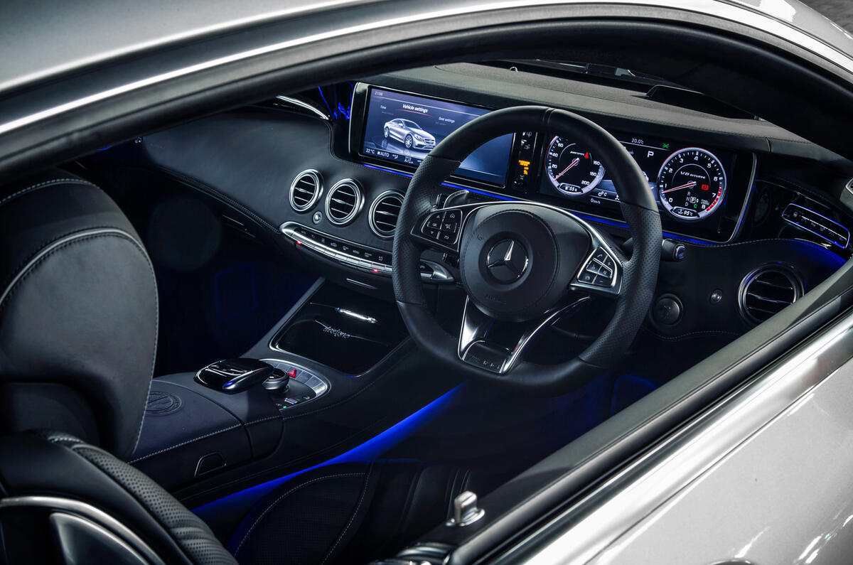 Mercedes-AMG S 63 Coupé dashboard