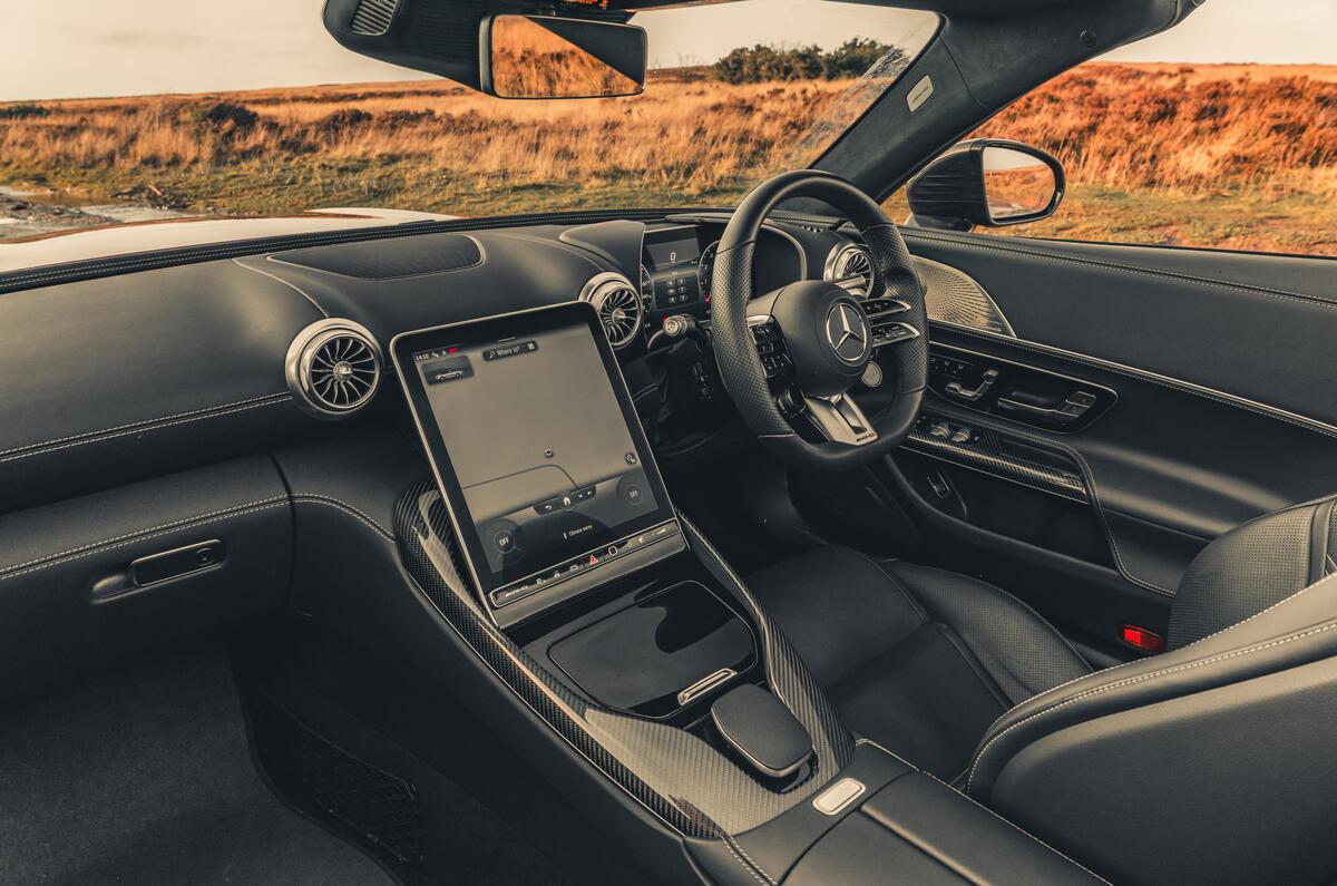 Mercedes-AMG-SL-55-4MATIC-cabin
