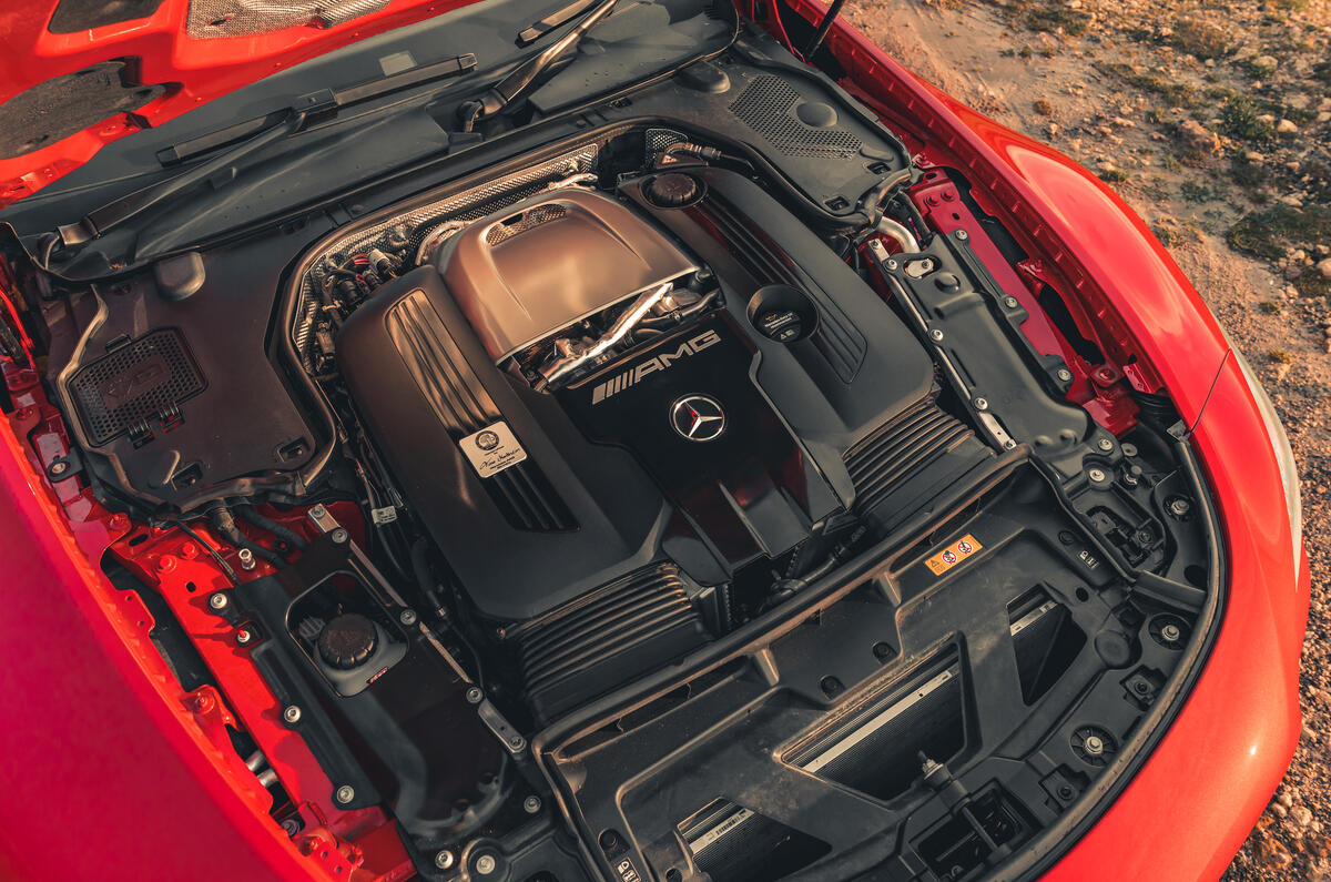 Mercedes-AMG-SL-55-4MATIC-engine