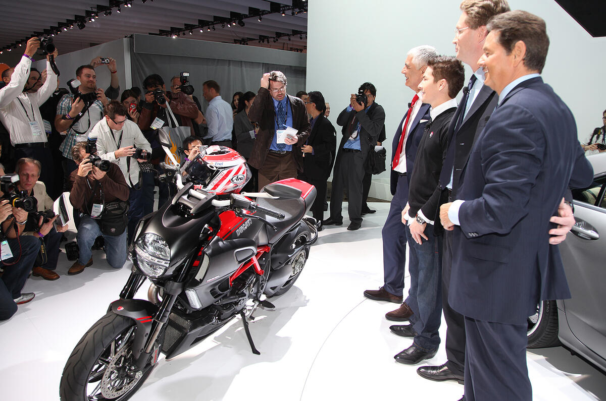 Mercedes-AMG 'to buy Ducati'