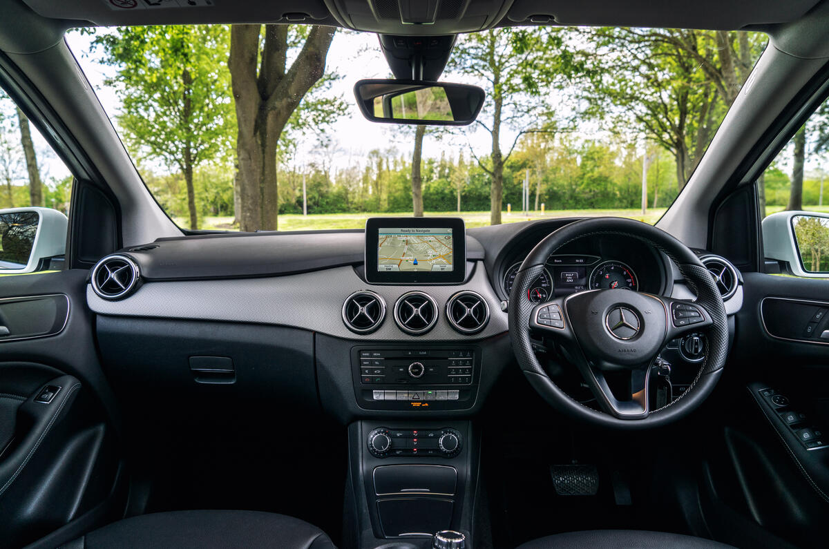 Mercedes-Benz B-Class dashboard