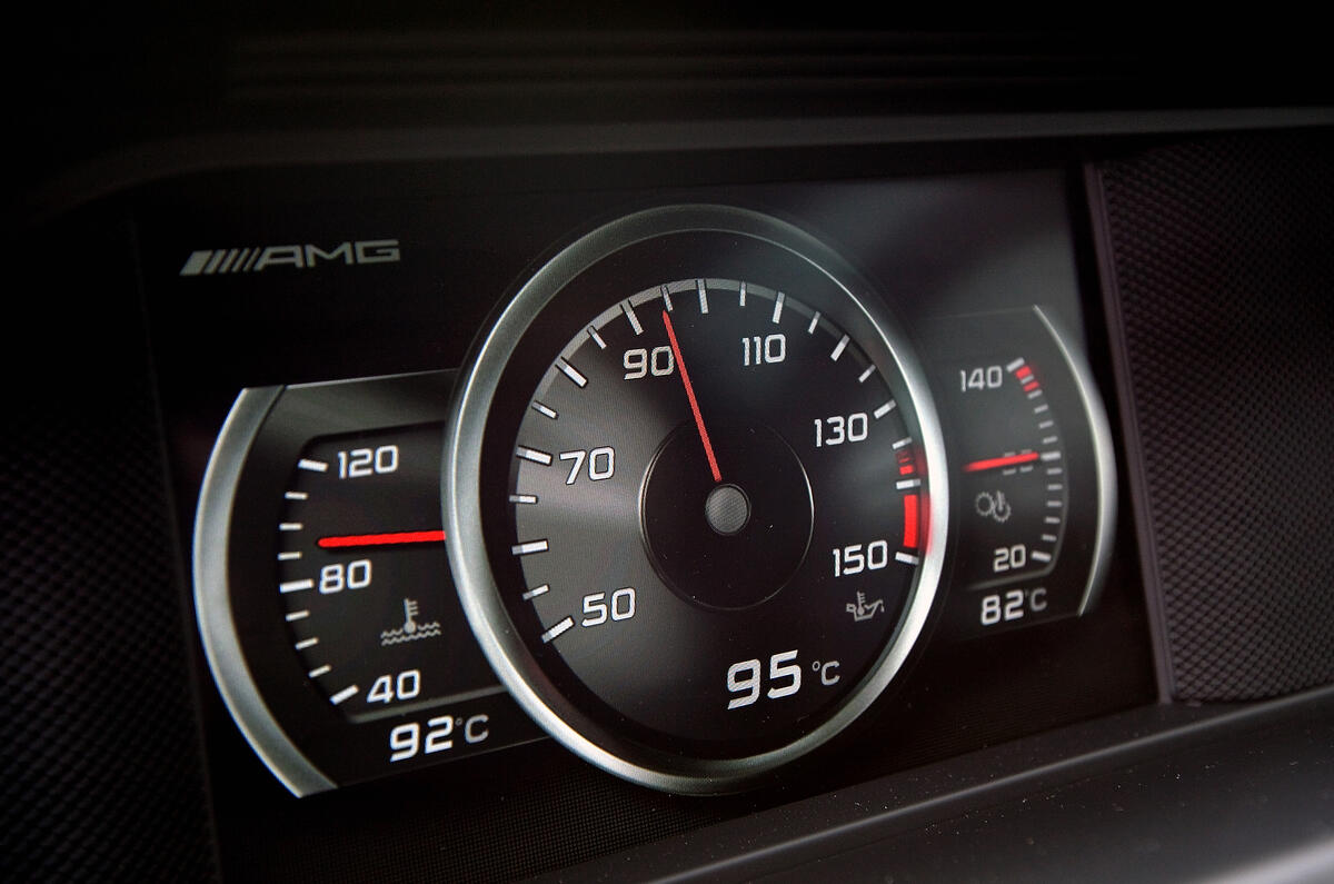 Mercedes-AMG C 63 Coupé instrument cluster