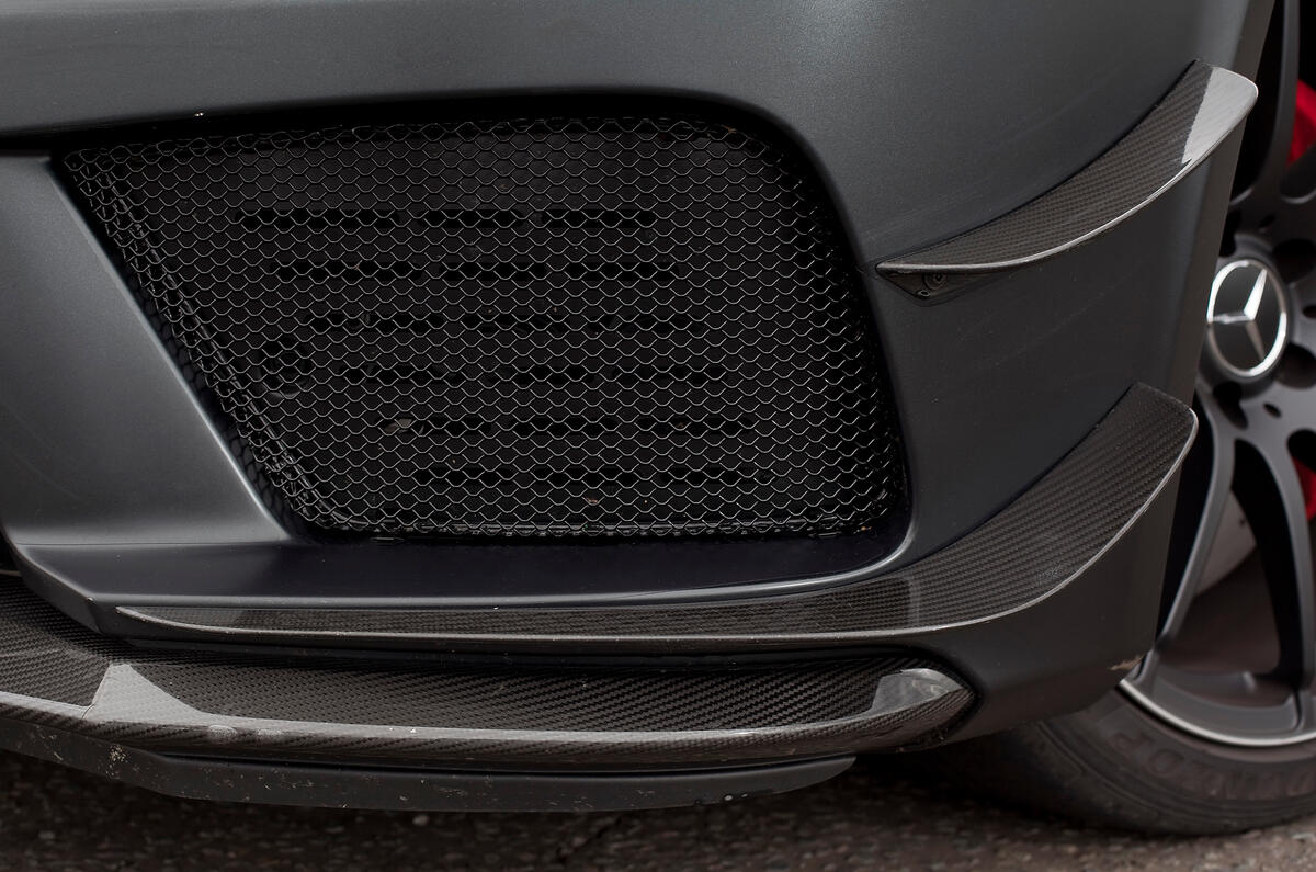 Mercedes-AMG C 63 Coupé front fins