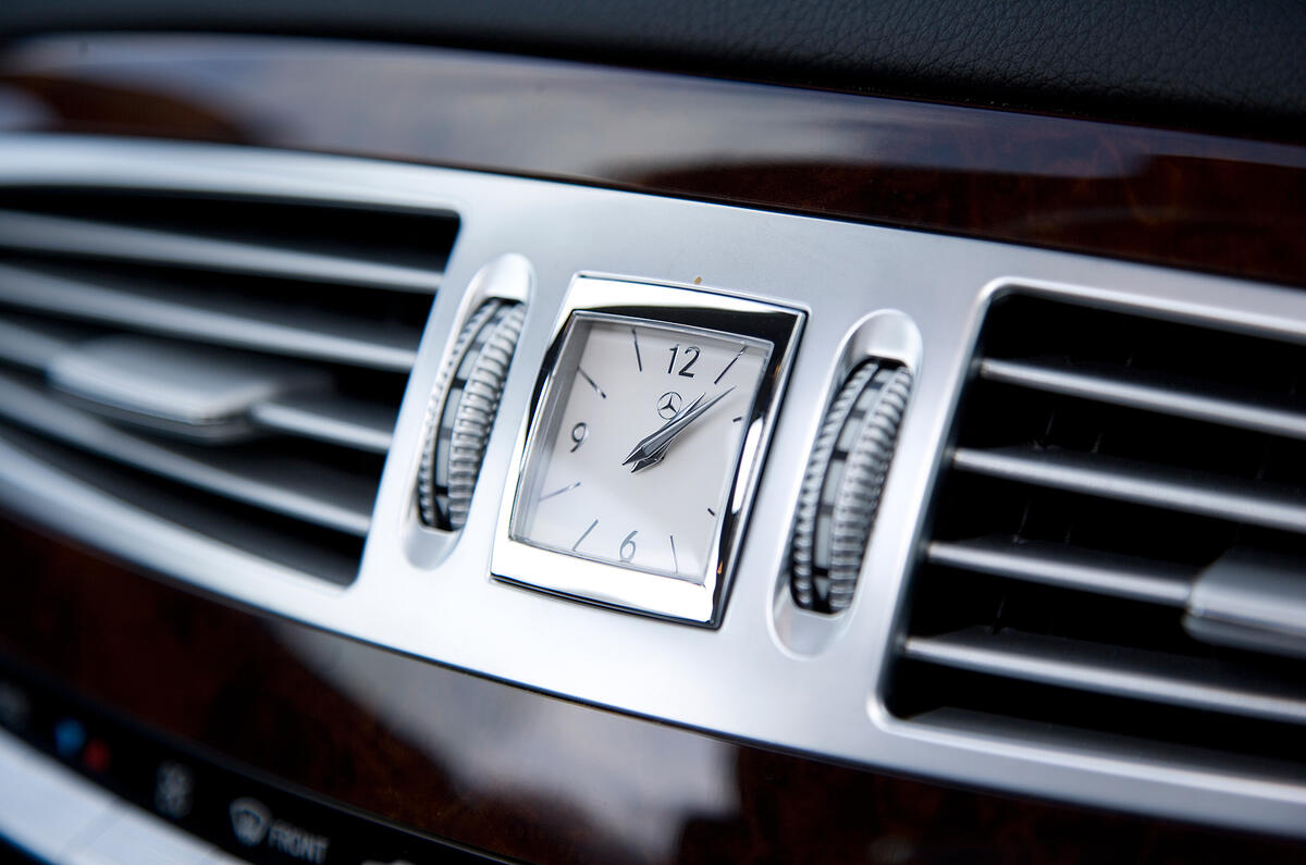 Heating and ventilation is adjustable and efficient as it gets. Set it once and forget it.   Mercedes-Benz CL centre clock