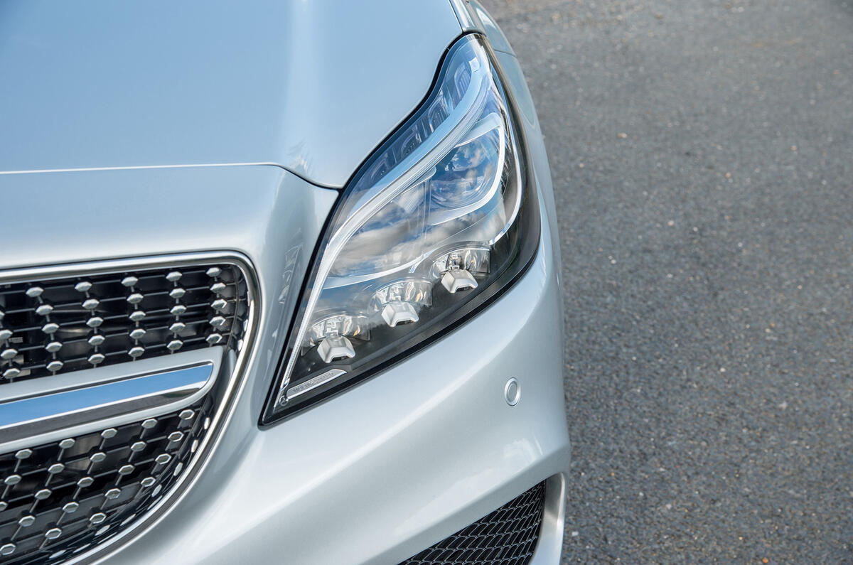 Mercedes-Benz CLS Shooting Brake LED headlights