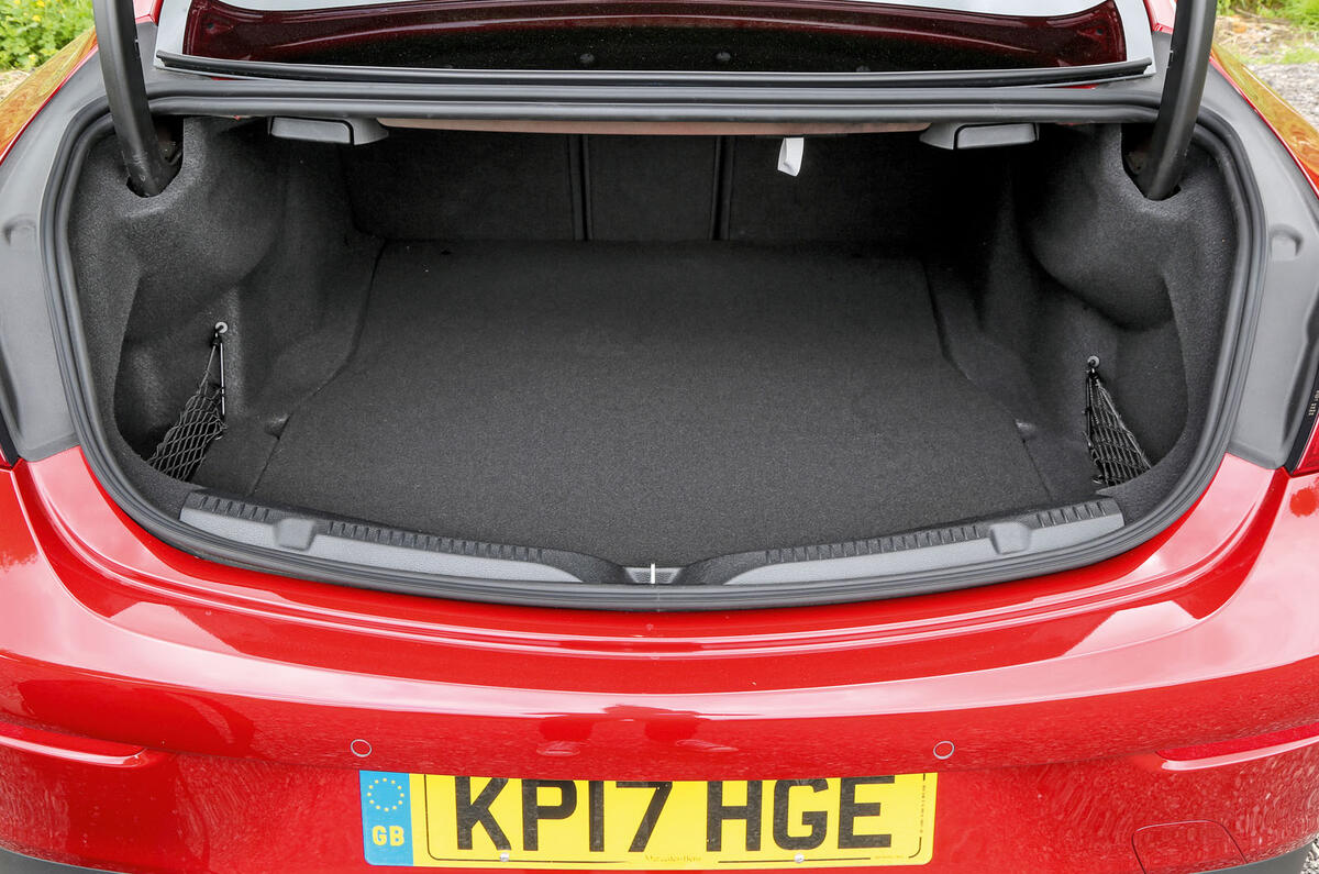Mercedes-Benz E-Class Coupé boot space