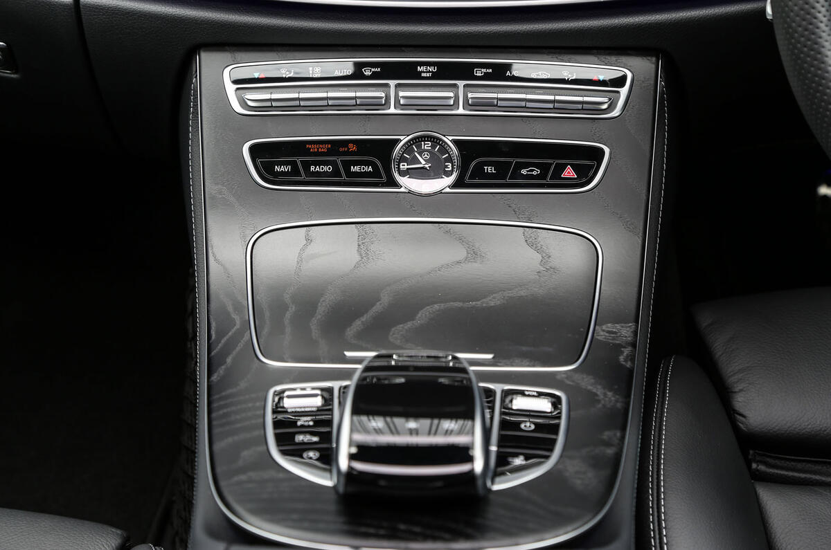 Mercedes-Benz E-Class Coupé centre console
