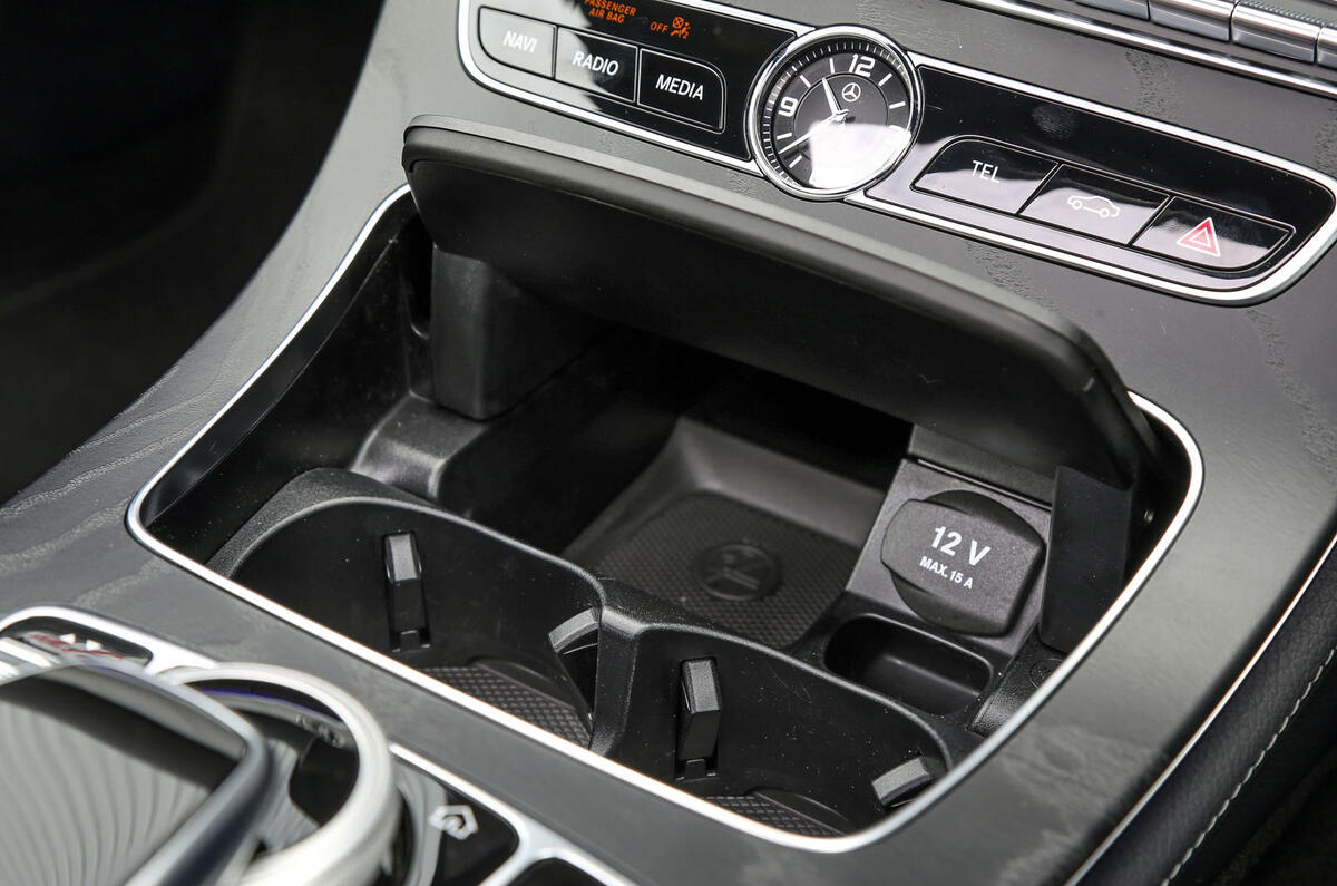 Mercedes-Benz E-Class Coupé cupholders