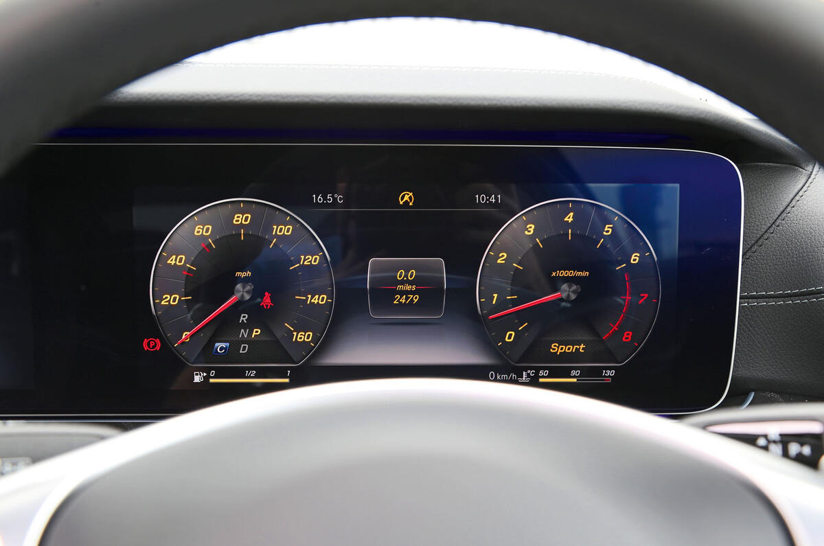 Mercedes-Benz E-Class Coupé digital instrument cluster