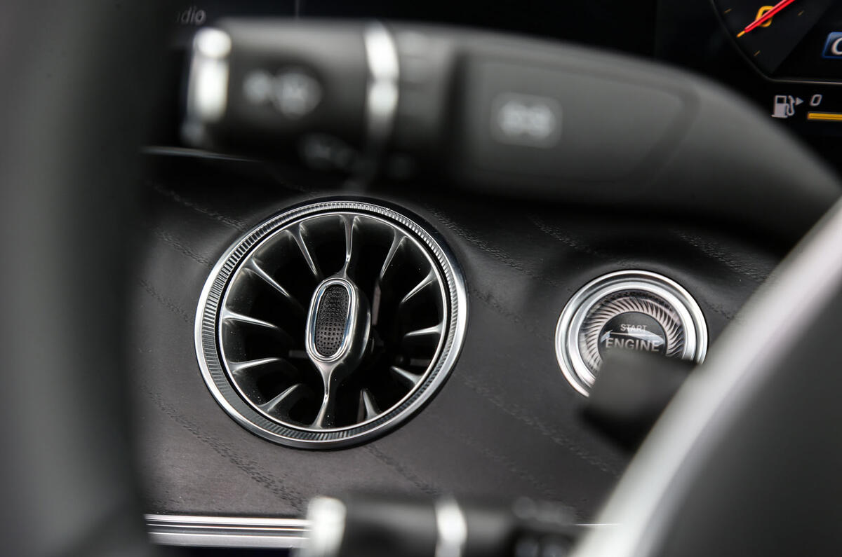 Mercedes-Benz E-Class Coupé ignition button