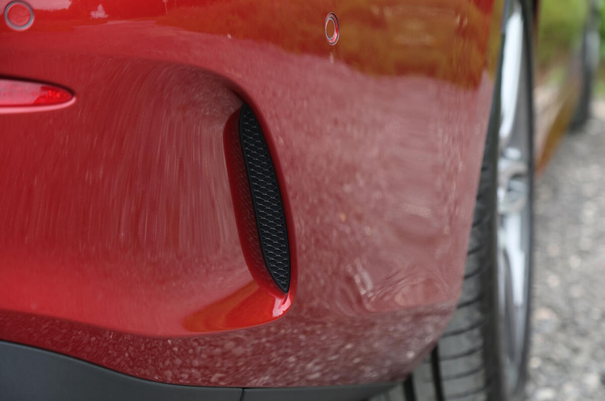 Mercedes-Benz E-Class Coupé rear brake duct